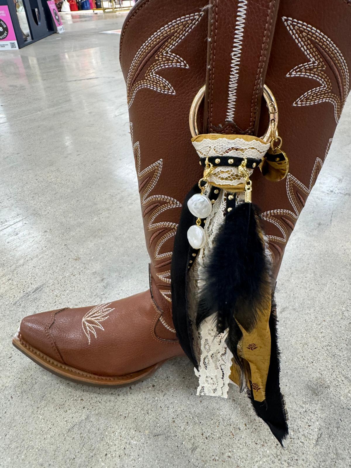 DB Signature Boot Charm- Desert Huntress