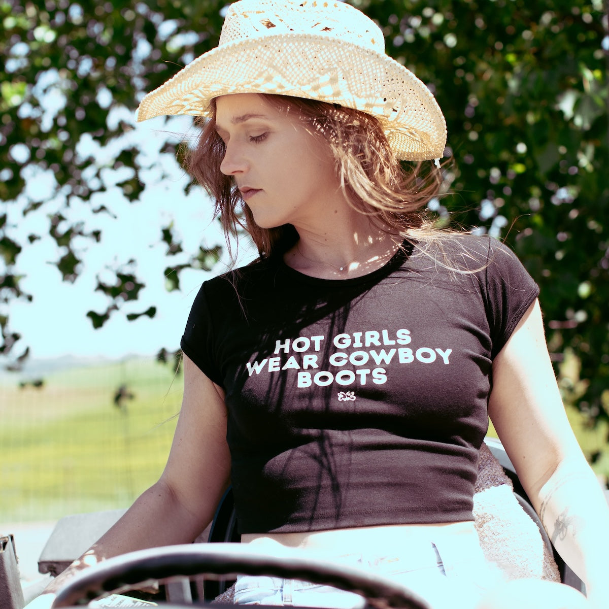 HOT GIRL CROP TEE BLACK