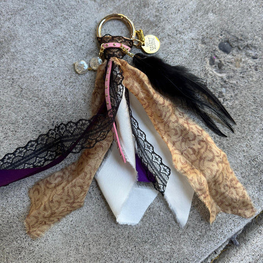 DB Signature Boot charm - Saddle Silk